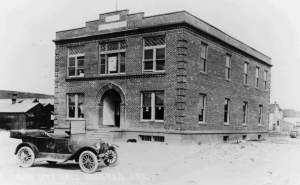 The Old Courthouse, circa 1918 (Bend Bulletin)